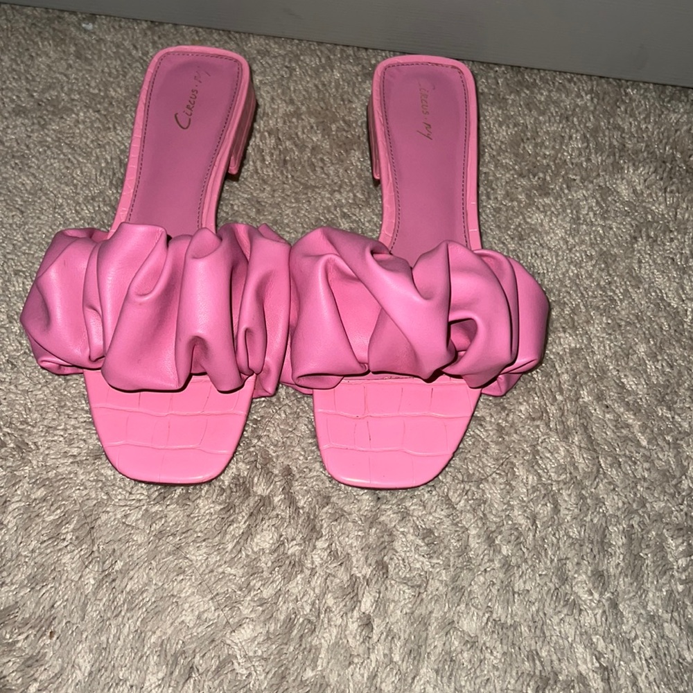Circus by Sam Edelman Barbie pink slip on’s size 8